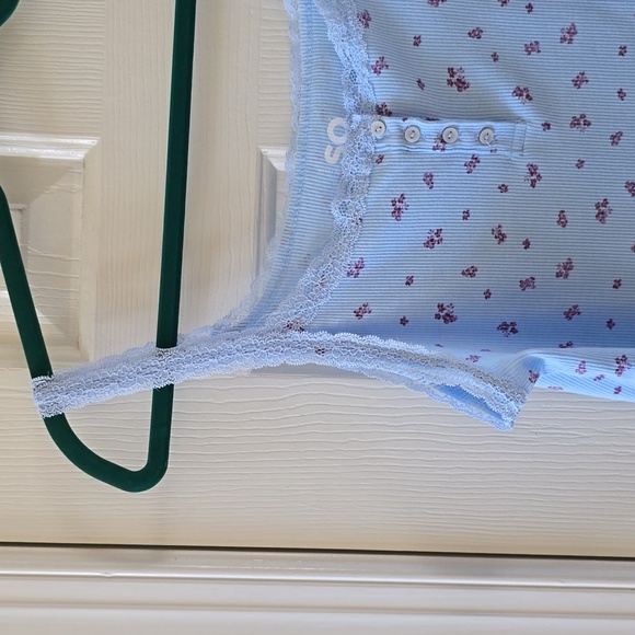 SO BRAND WOMENS JUNIOR SIZE BLUE WITH PURPLE FLOWERS TANK TOP SIZE LARGE - Picture 2 of 12